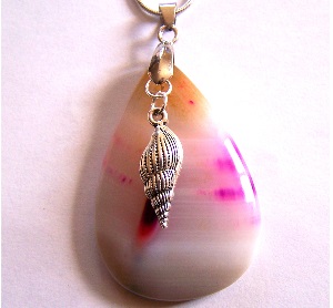 Collier Agate Blanche et rose + coquillage