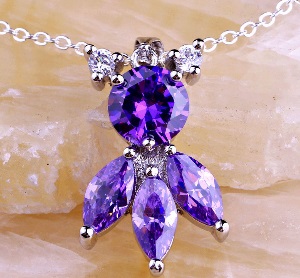 Collier Poisson violet