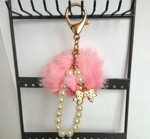 Porte Clé Pompon Rose + médaillon et perles