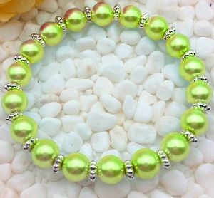Bracelet Perles nacrées vert clair
