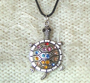 Collier Tortue strass multicolores