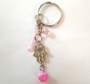 Porte Clef Main de Fatima + cristal et perles de rocailles et Clochette roses
