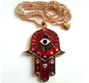 Collier grand pendentif Main de Fatima rouge et noire strass