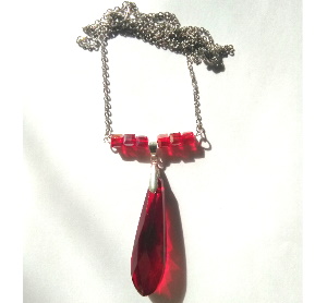 Collier Sautoir grand Cristal + perles cristal irisées rouge