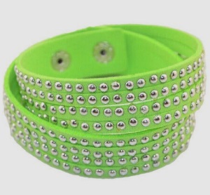 Bracelet vert clous argentés